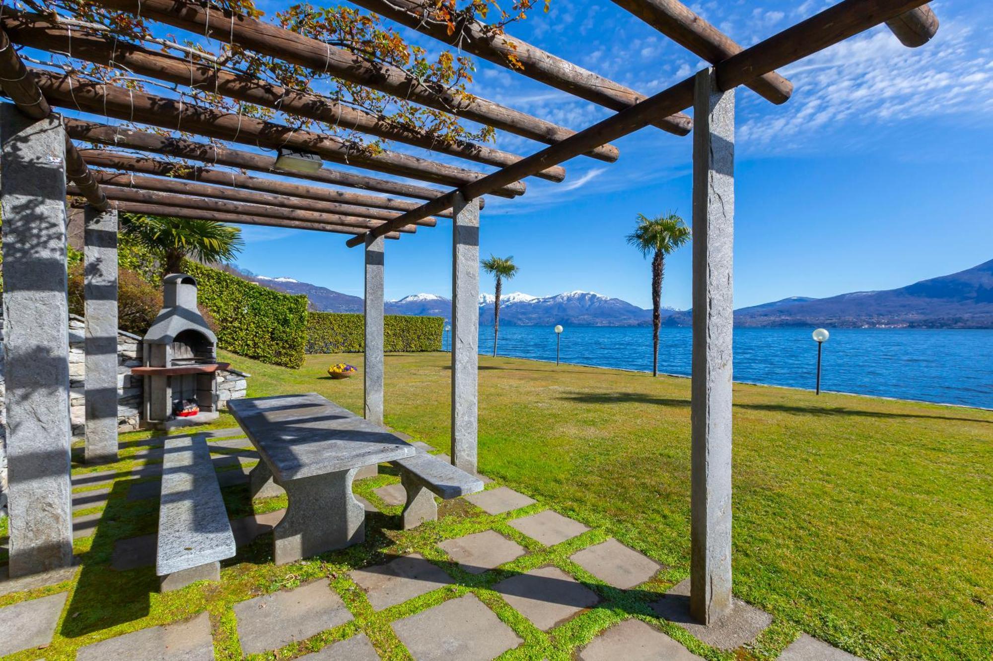 Blu Lake Apartment On Ghiffa Beach - Happy Rentals 外观 照片