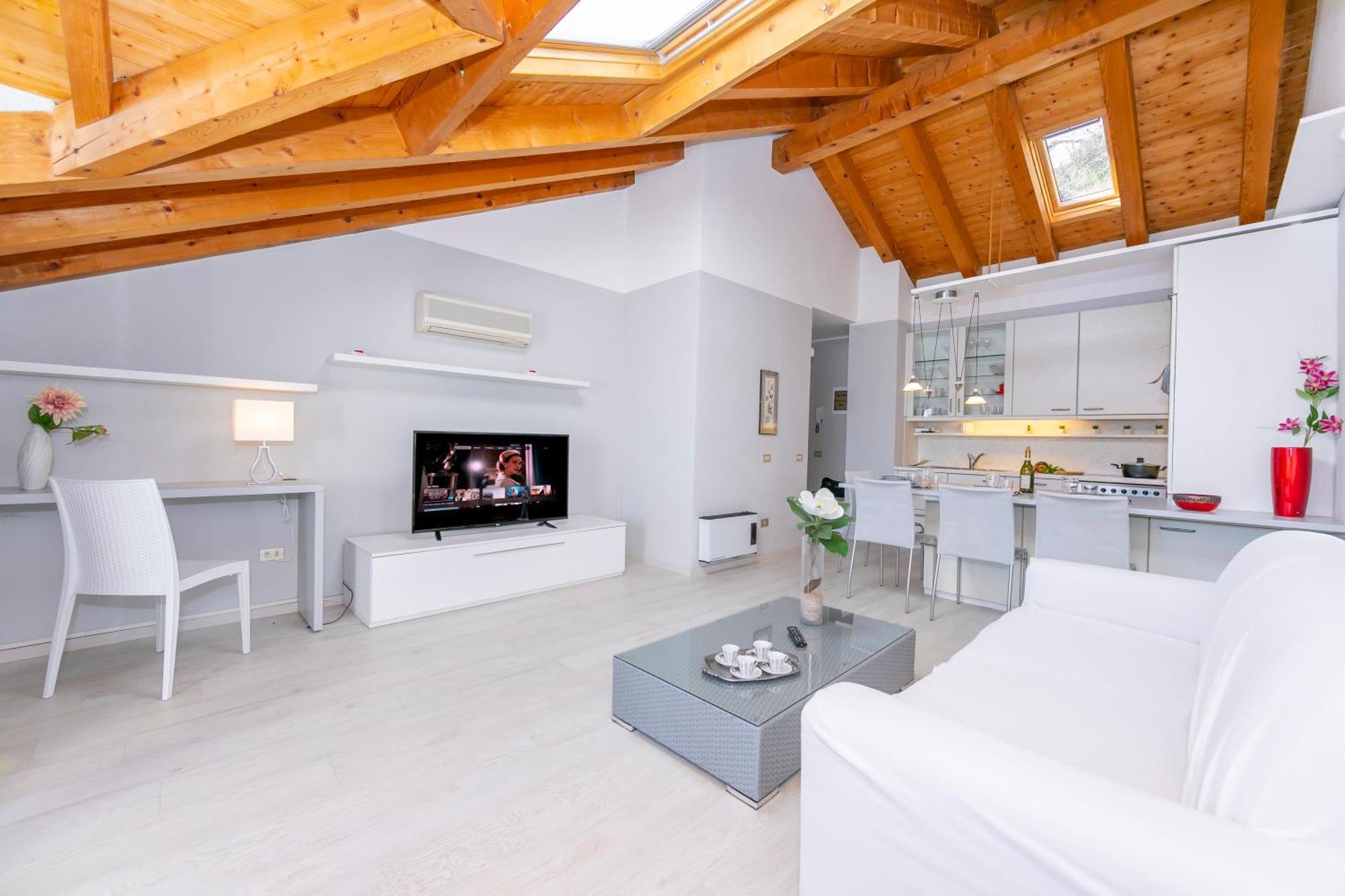 Blu Lake Apartment On Ghiffa Beach - Happy Rentals 外观 照片